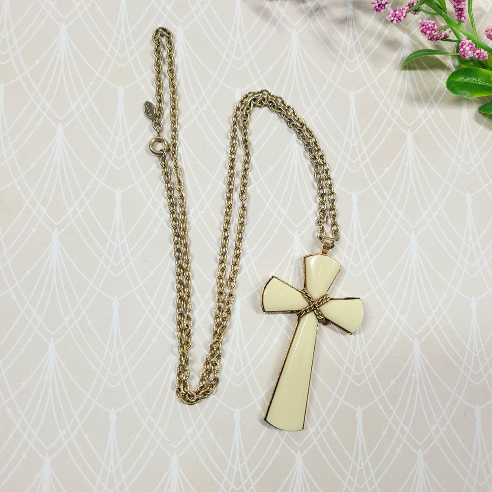 Vintage Avon Cross Pendant Necklace Cream Enamel and Gold Tone Metal